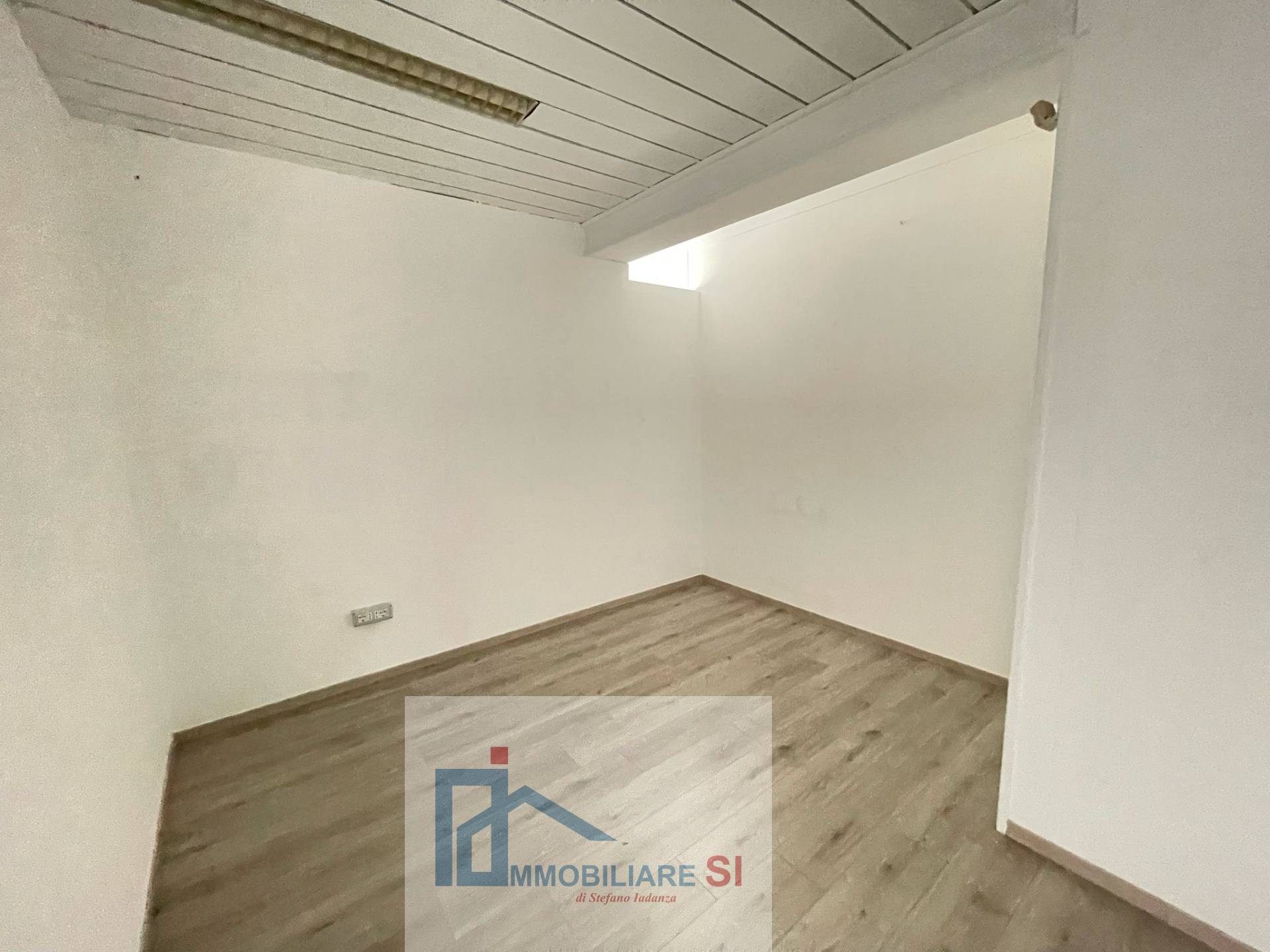 NEGOZIO in affitto a Apice, Apice Nuova