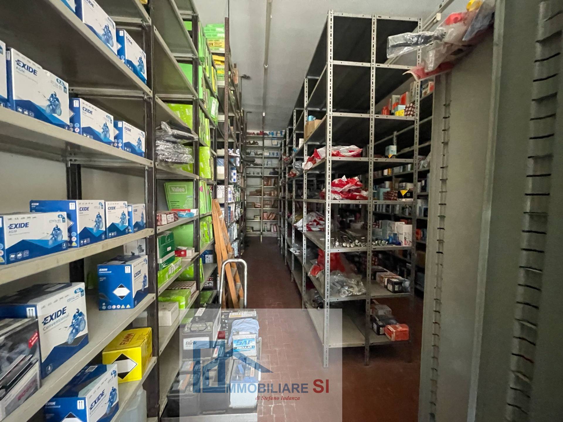 Locale commerciale in vendita a Benevento, Centro