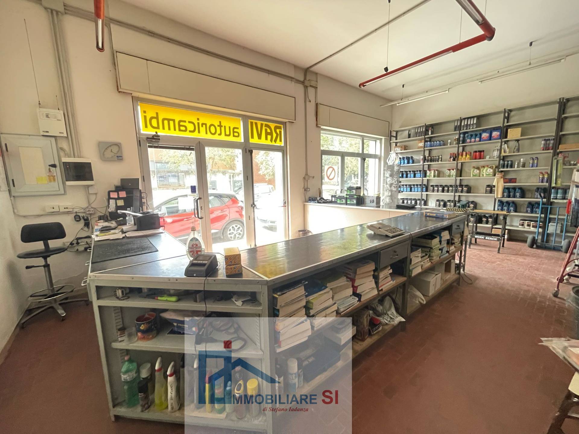 Locale commerciale in vendita a Benevento, Centro