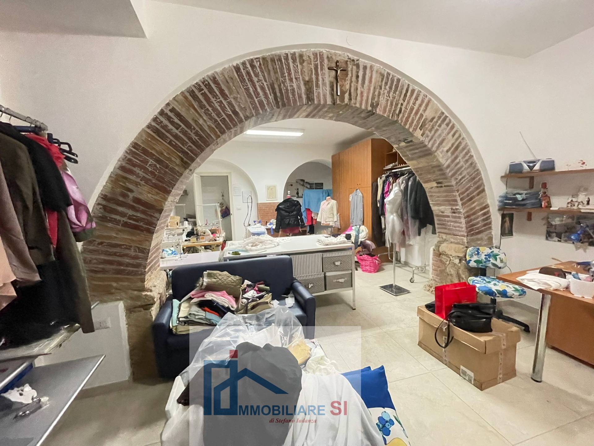 Locale commerciale in vendita a Benevento, Centro Storico