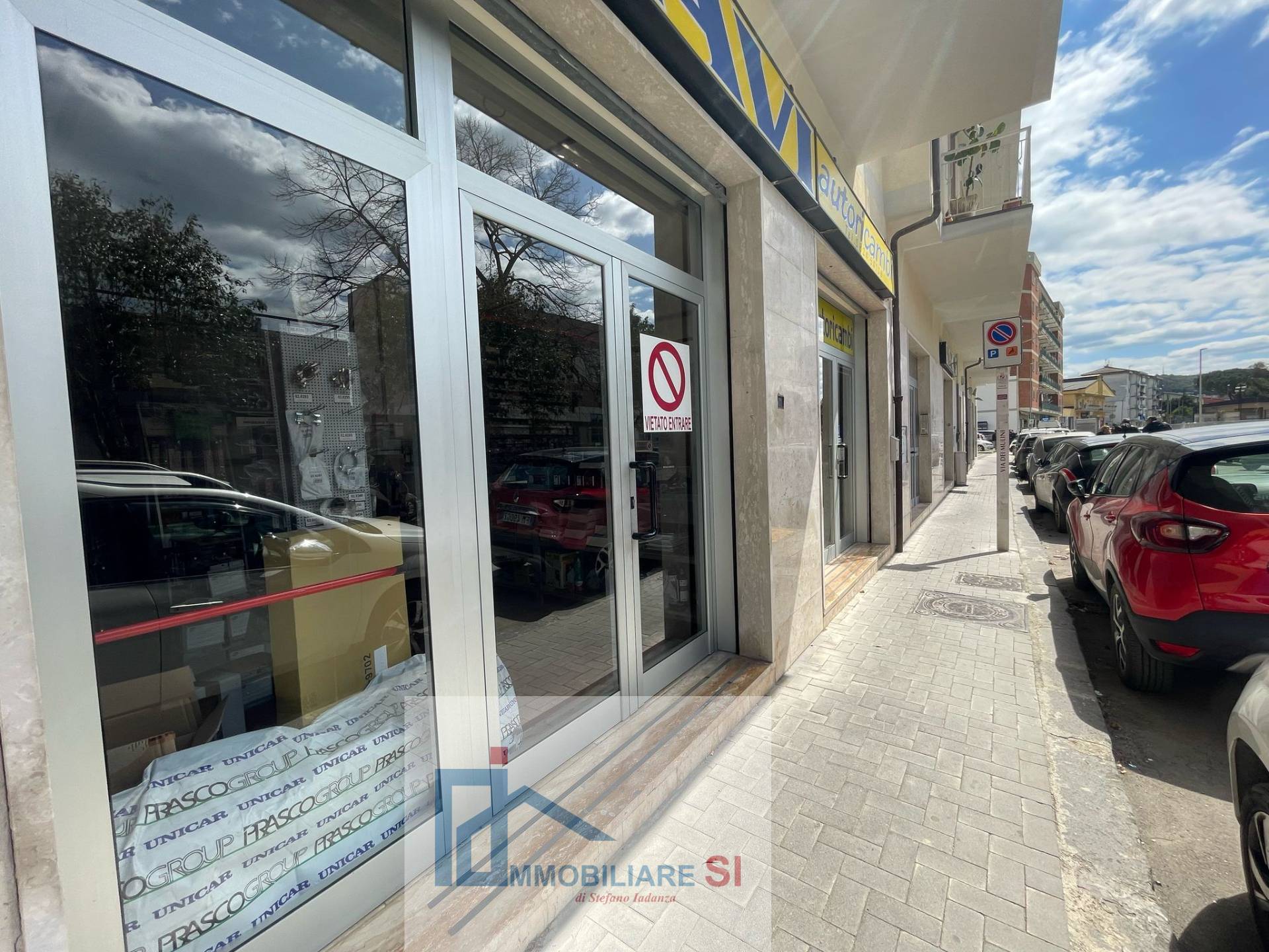 Locale commerciale in vendita a Benevento, Centro