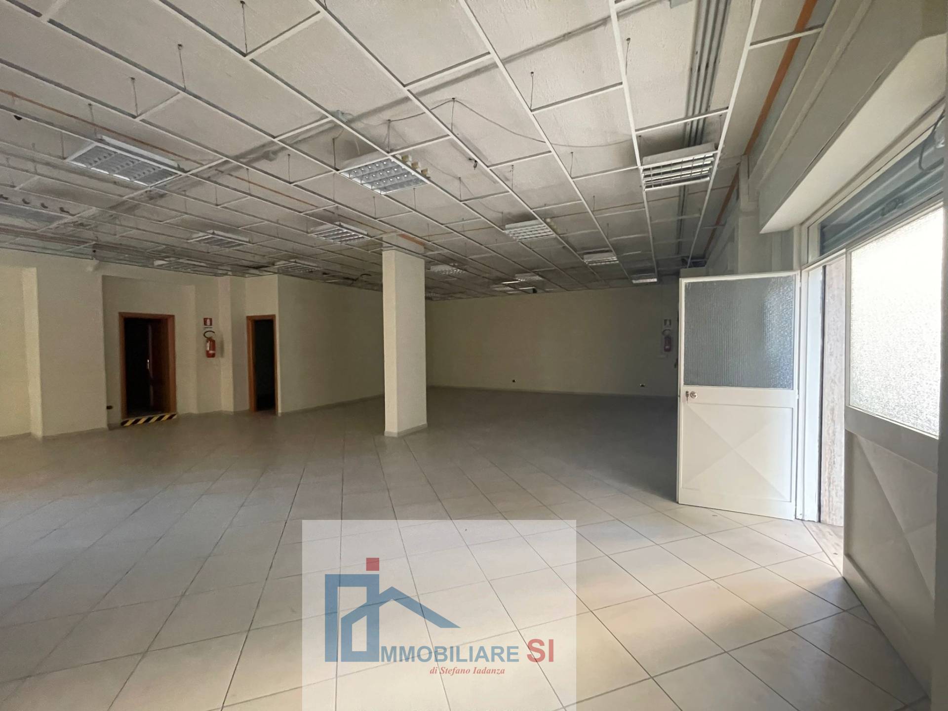 Locale commerciale in vendita a Benevento, Cappuccini