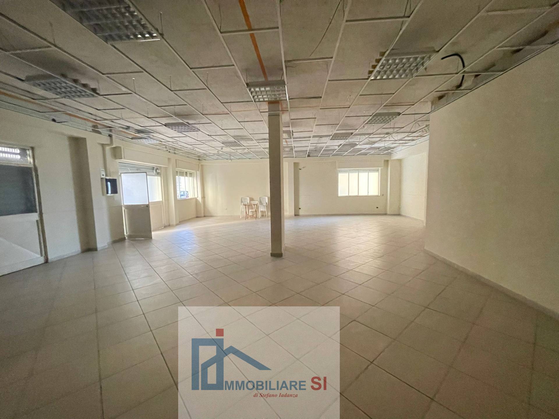 Locale commerciale in vendita a Benevento, Cappuccini