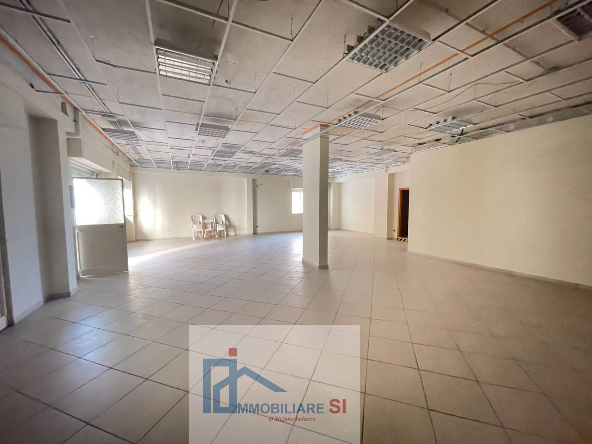 Locale commerciale in vendita a Benevento, Cappuccini