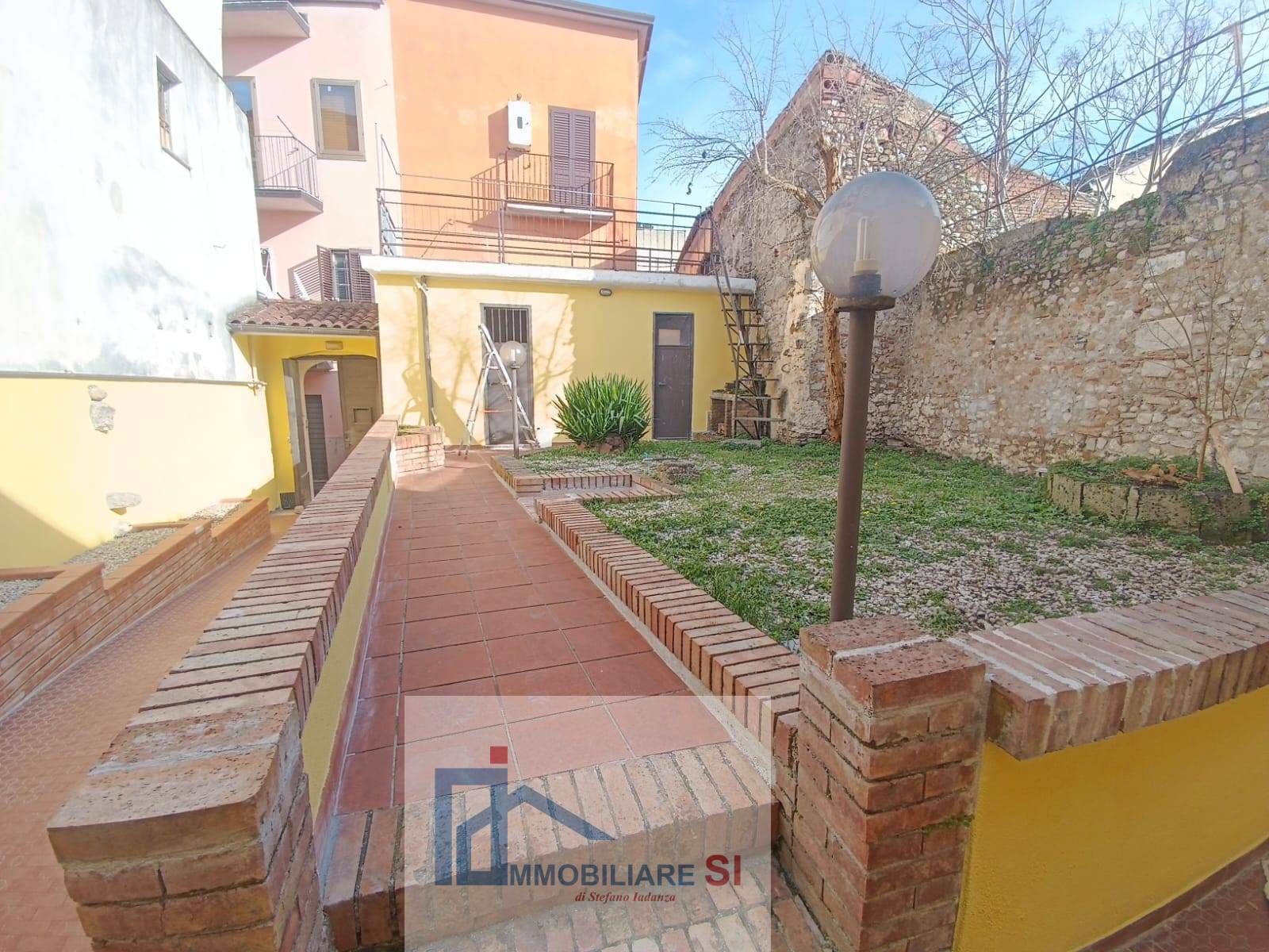 SEMINDIPENDENTE in vendita a Benevento, Centro Storico