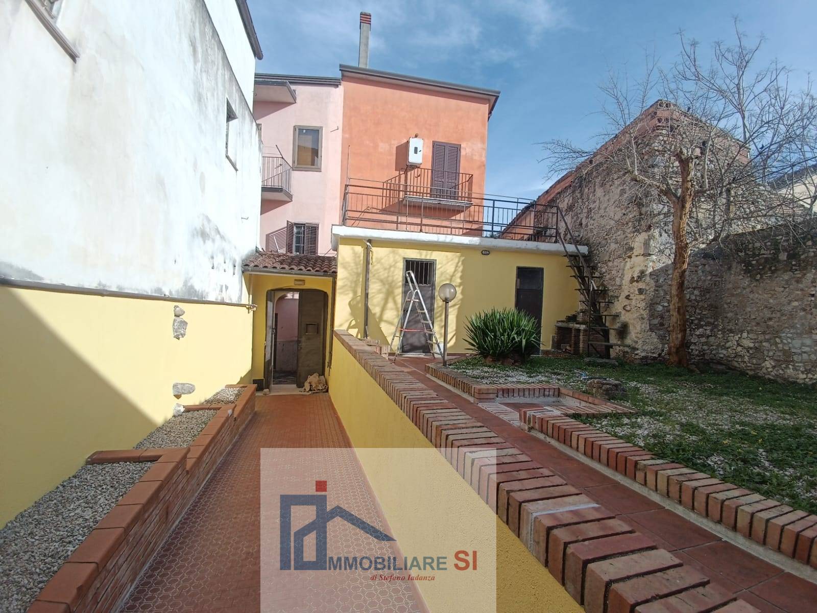 SEMINDIPENDENTE in vendita a Benevento, Centro Storico