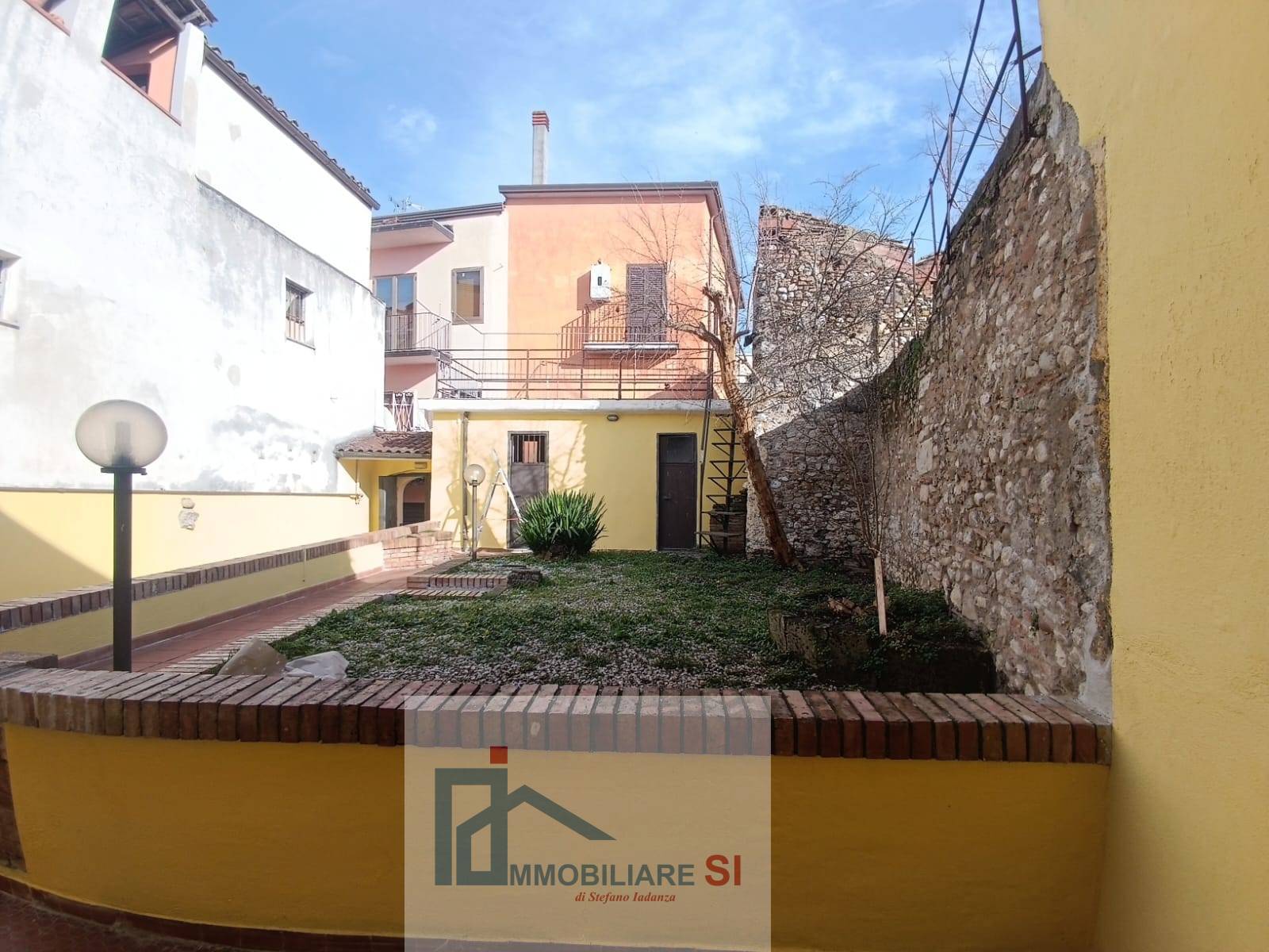 SEMINDIPENDENTE in vendita a Benevento, Centro Storico