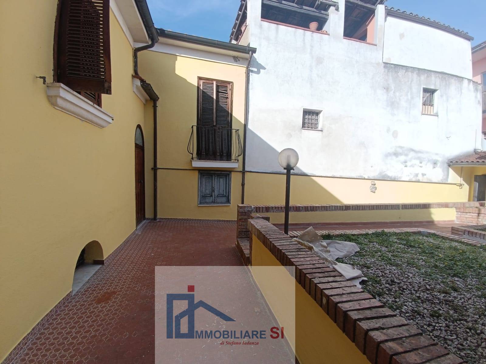 SEMINDIPENDENTE in vendita a Benevento, Centro Storico