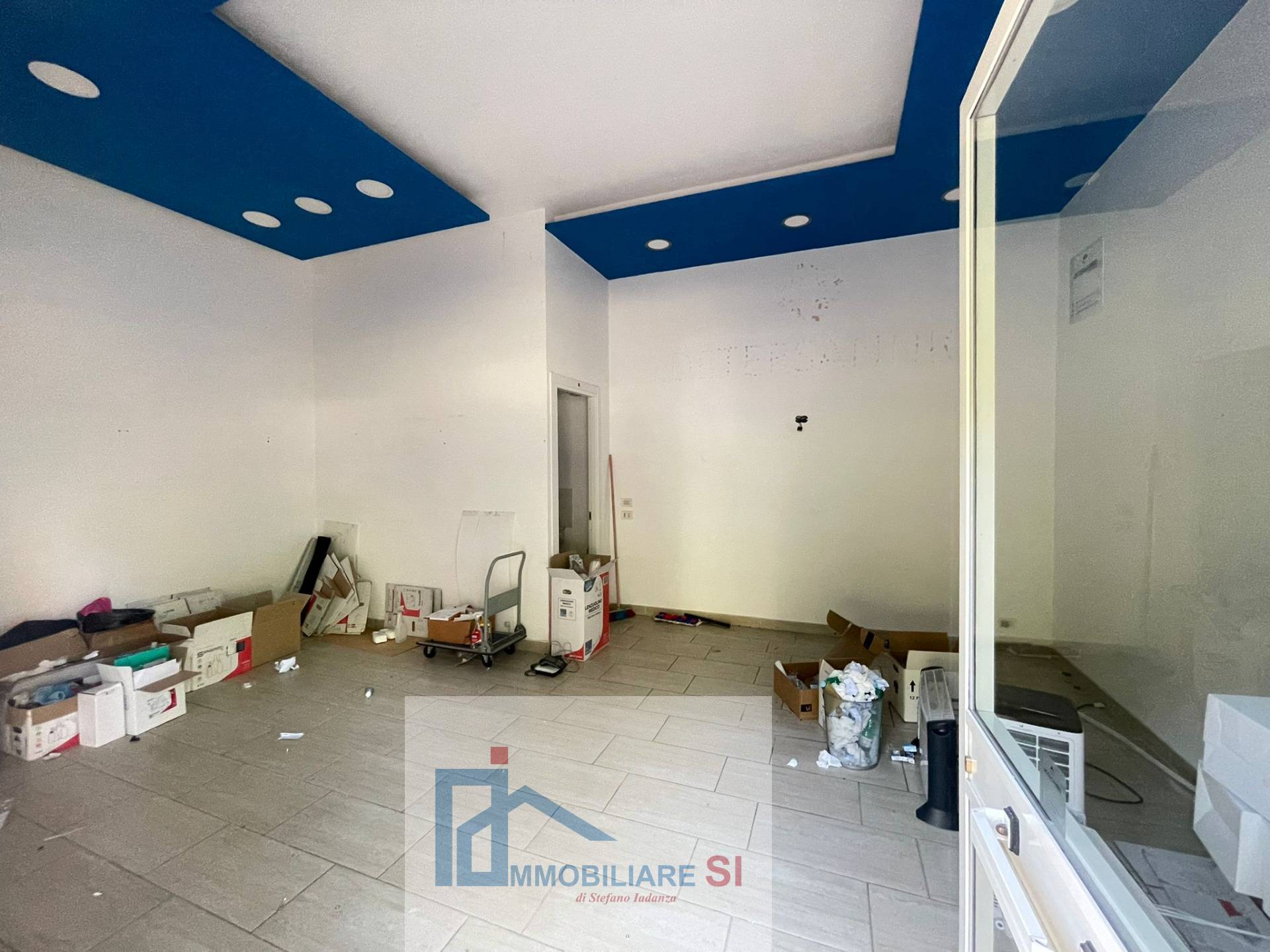 NEGOZIO in affitto a Benevento, Centro