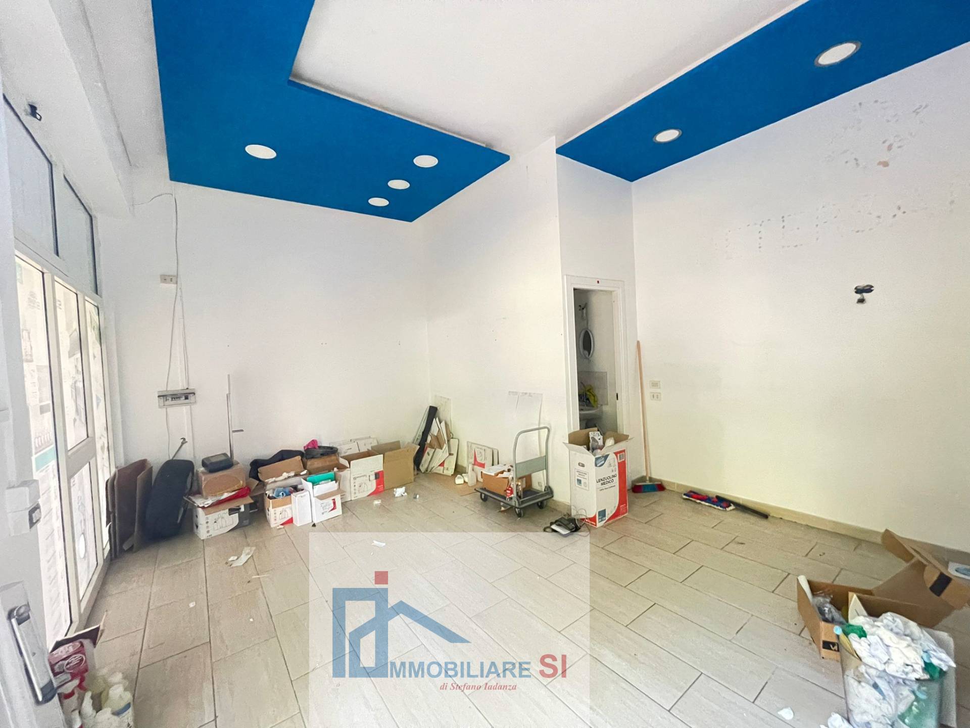 NEGOZIO in affitto a Benevento, Centro