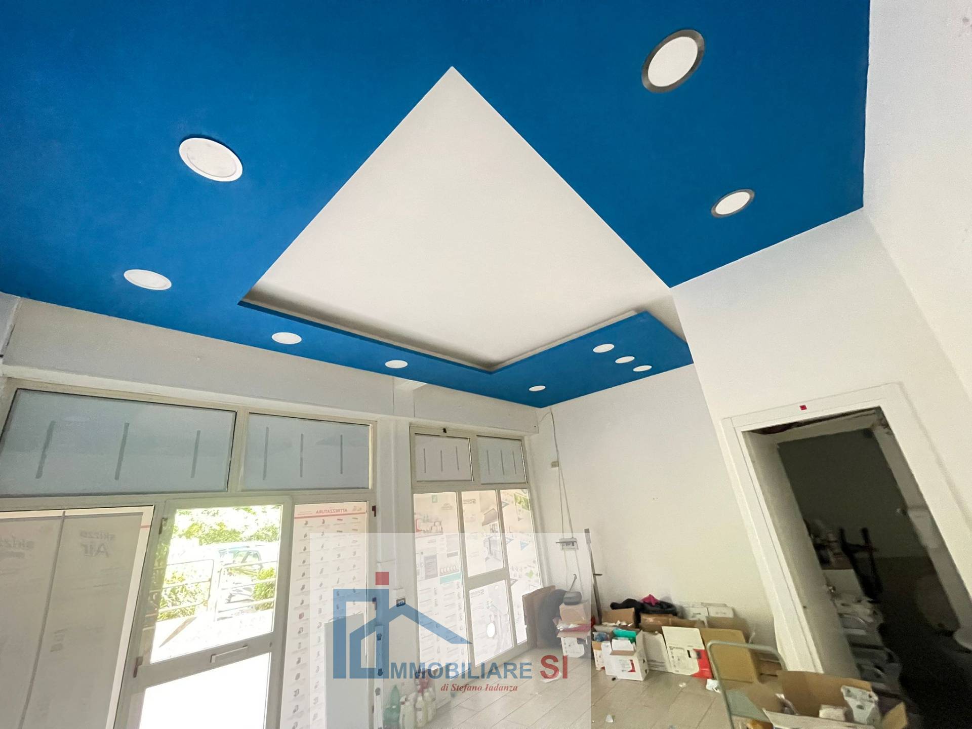 NEGOZIO in affitto a Benevento, Centro