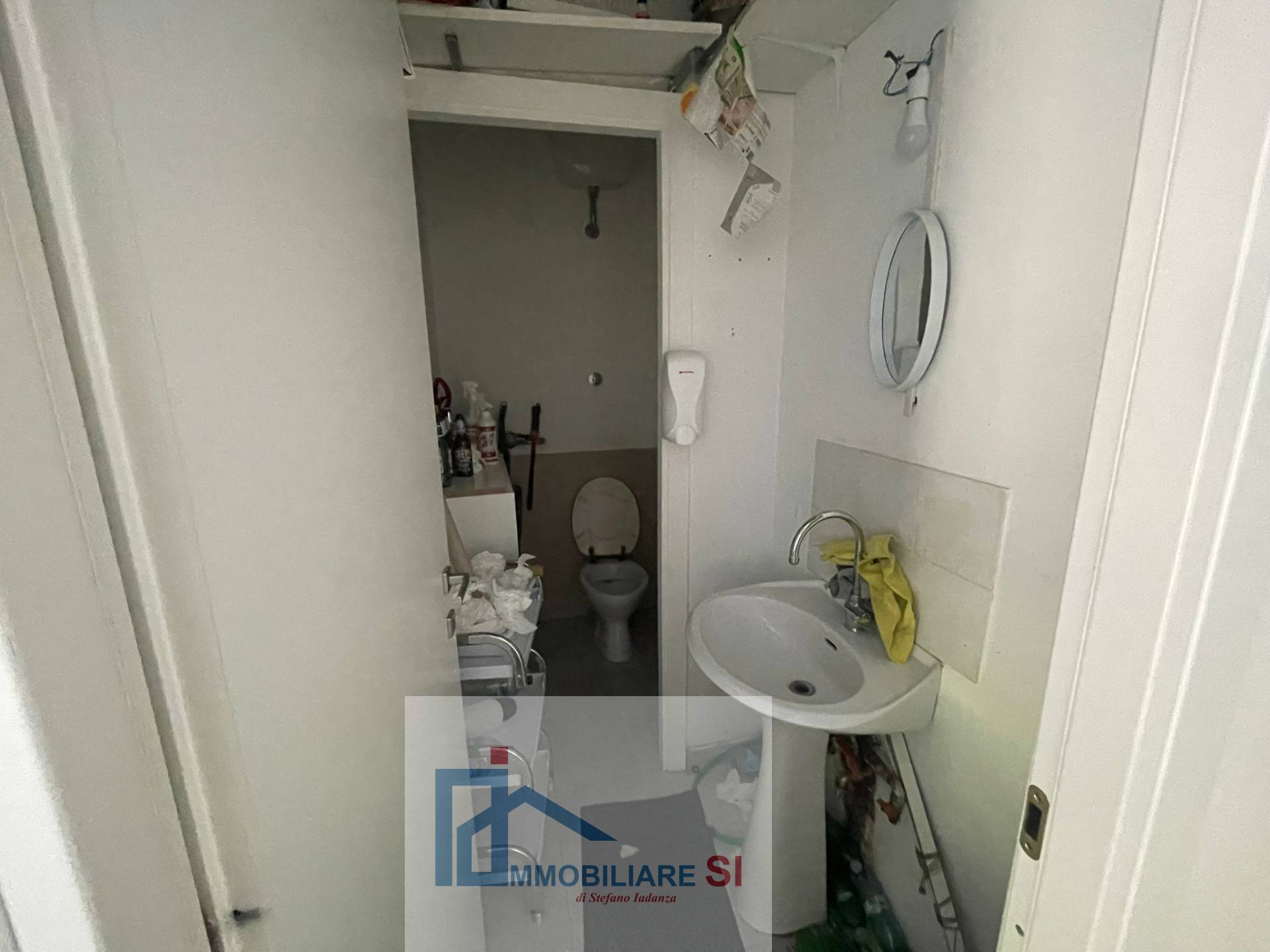 NEGOZIO in vendita a Benevento, Centro