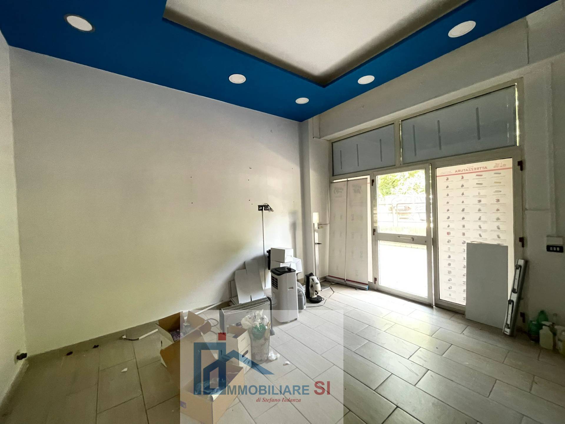 NEGOZIO in vendita a Benevento, Centro