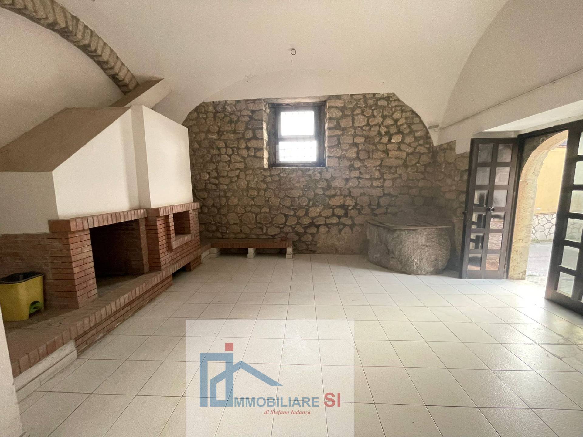 SEMINDIPENDENTE in vendita a Vitulano