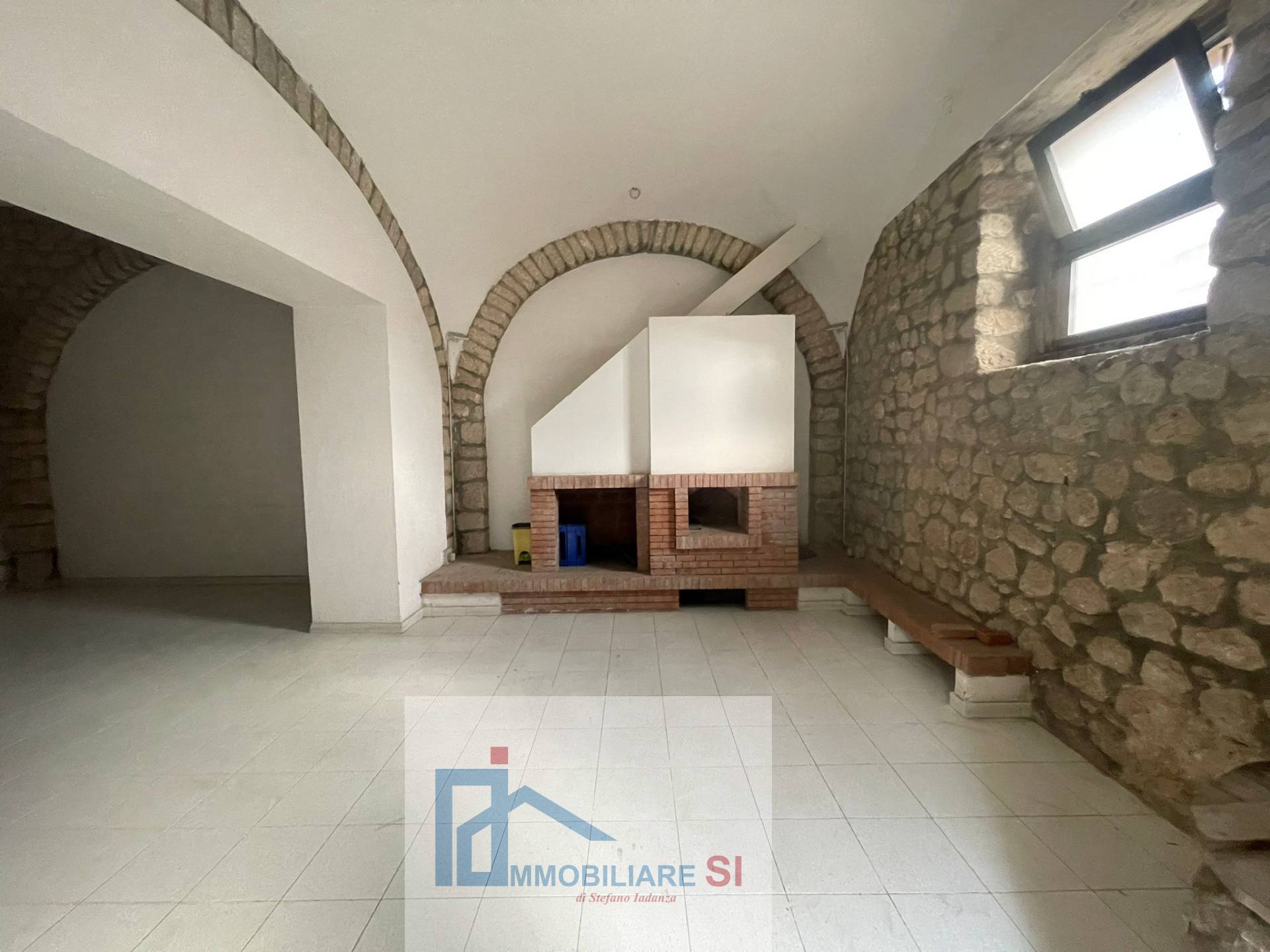 SEMINDIPENDENTE in vendita a Vitulano