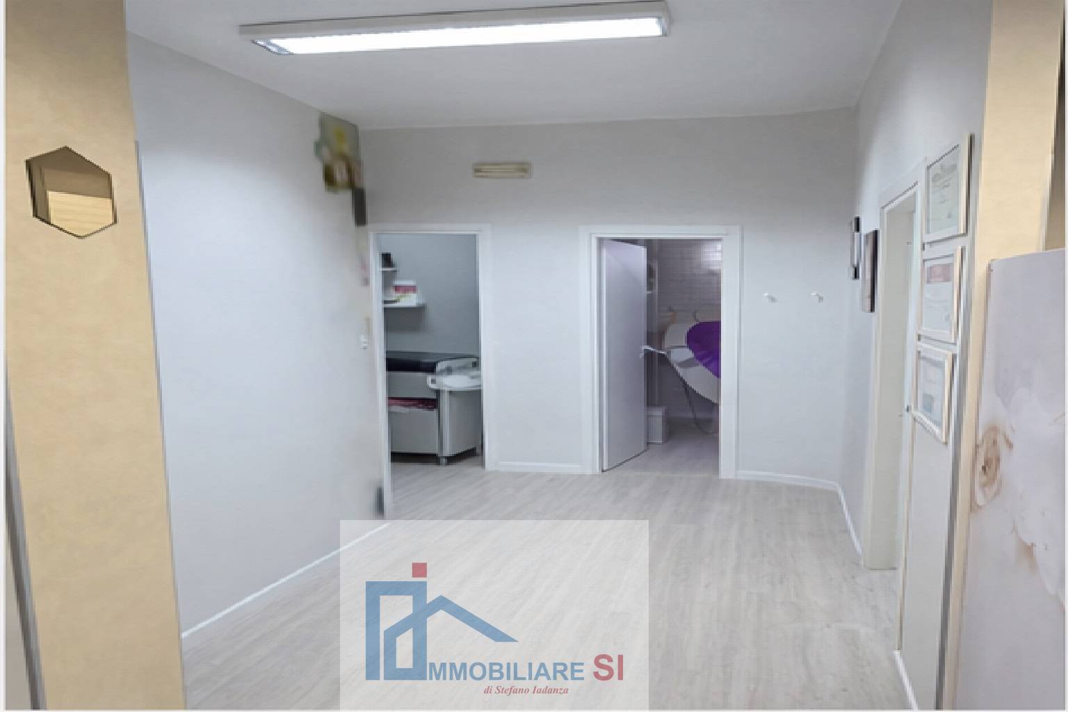 Locale commerciale in affitto a Benevento, Mellusi