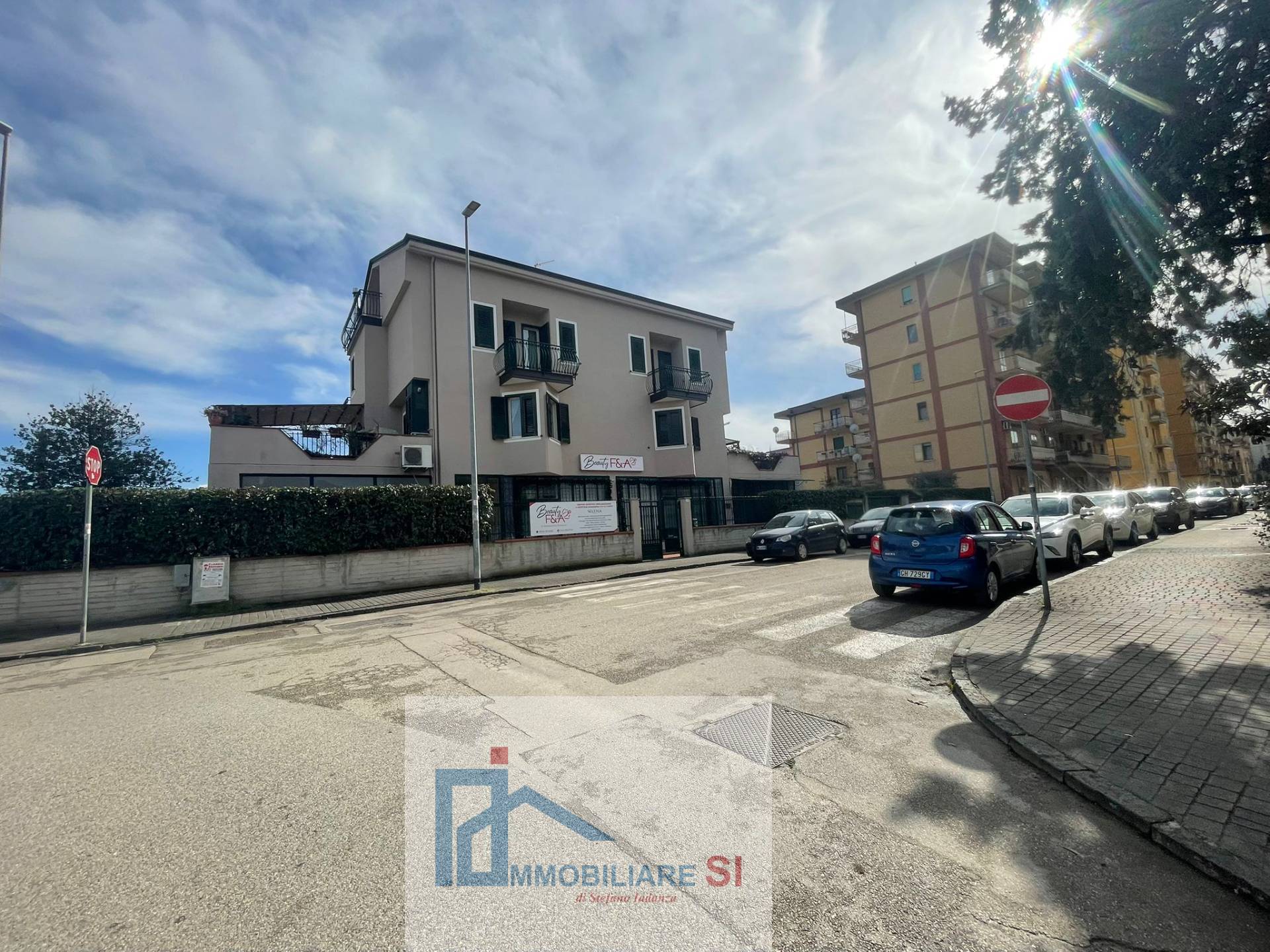 Locale commerciale in affitto a Benevento, Mellusi