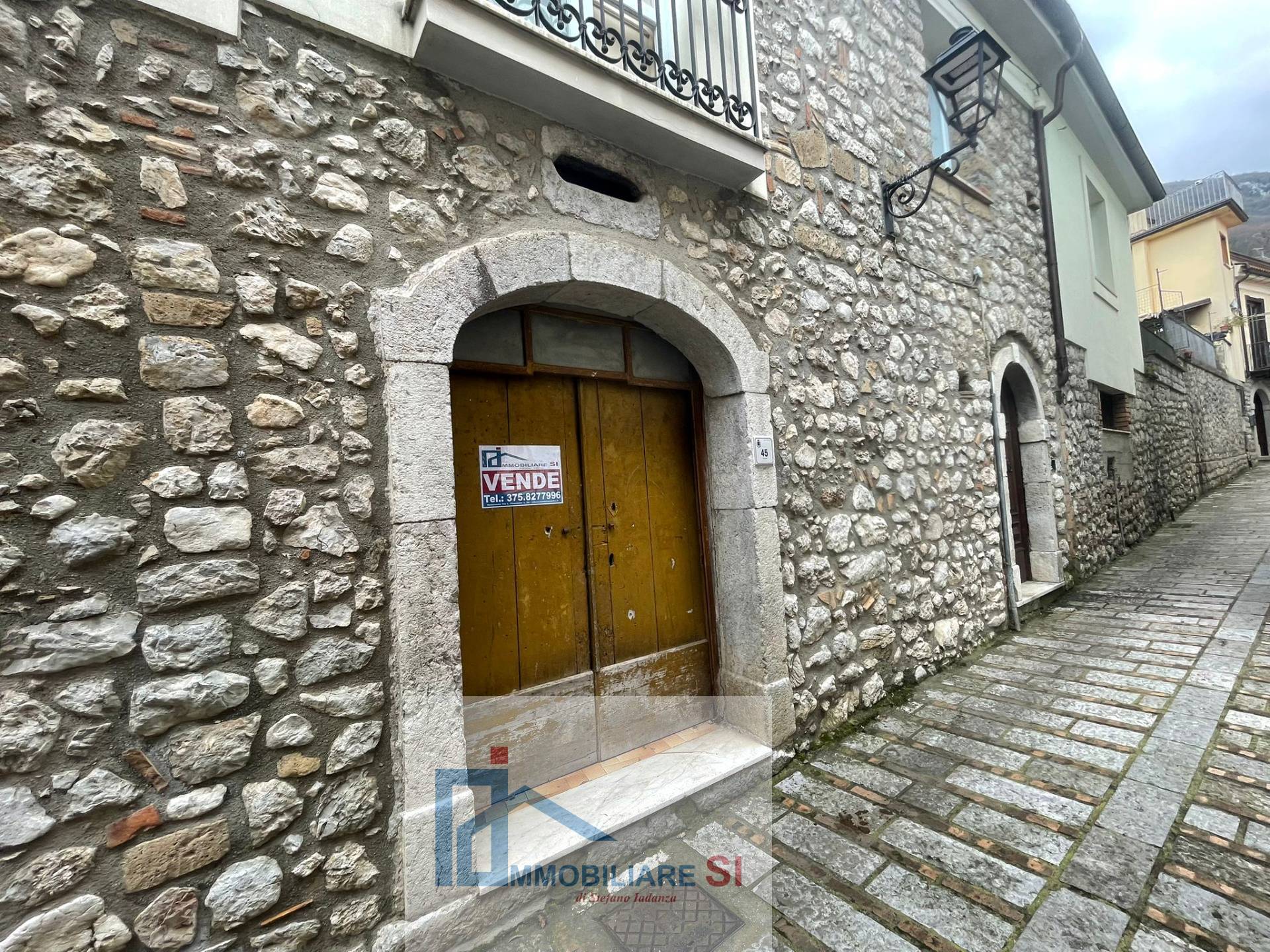 SEMINDIPENDENTE in vendita a Cautano