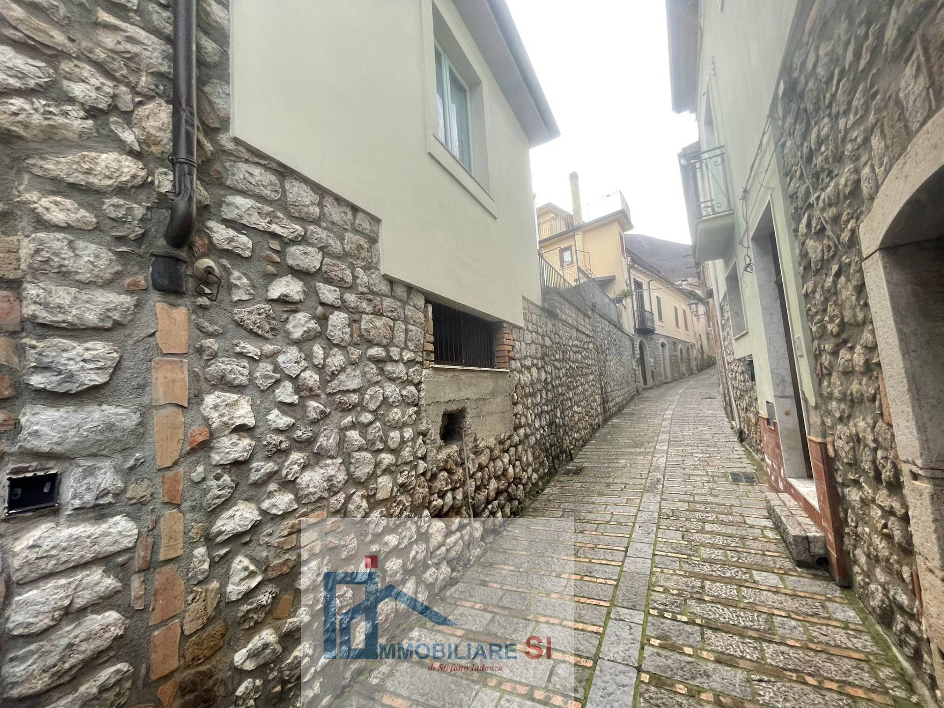 SEMINDIPENDENTE in vendita a Cautano