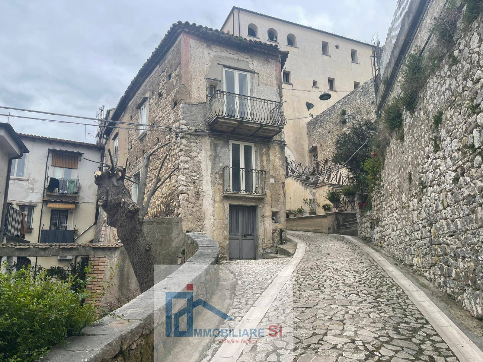 SEMINDIPENDENTE in vendita a Montesarchio