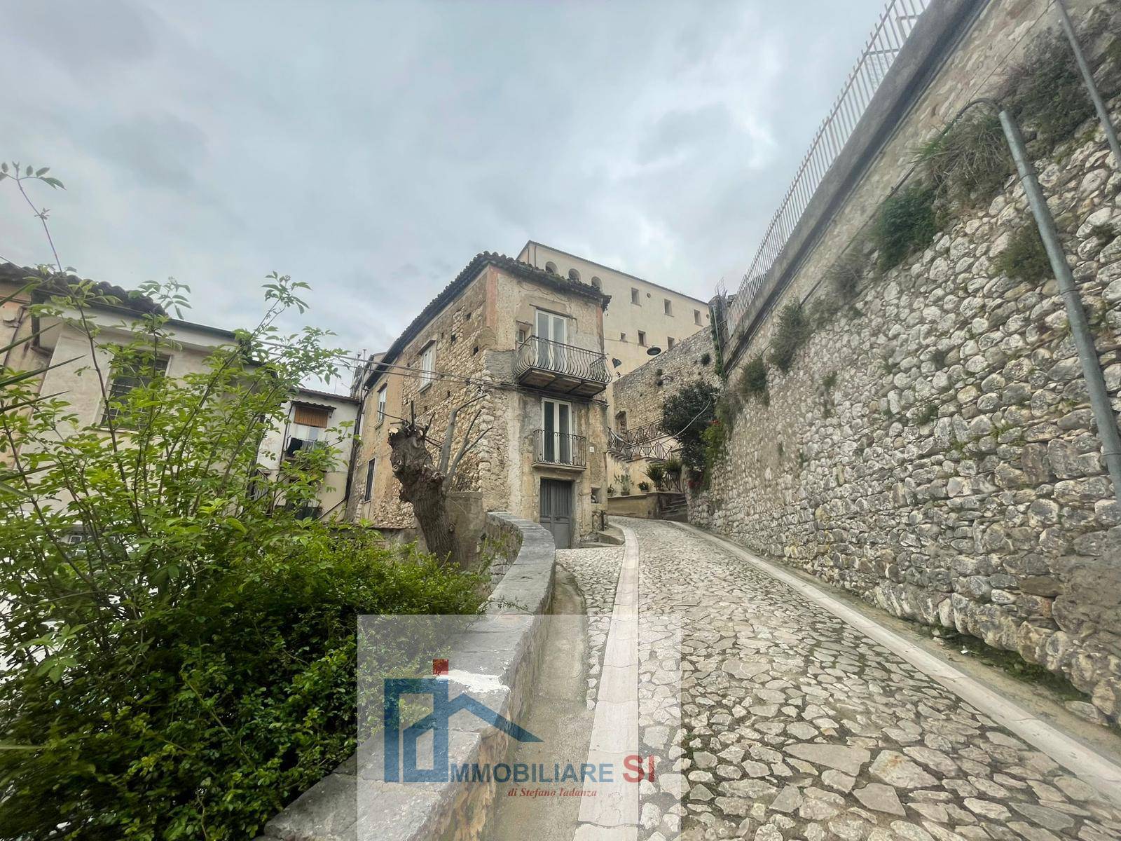SEMINDIPENDENTE in vendita a Montesarchio