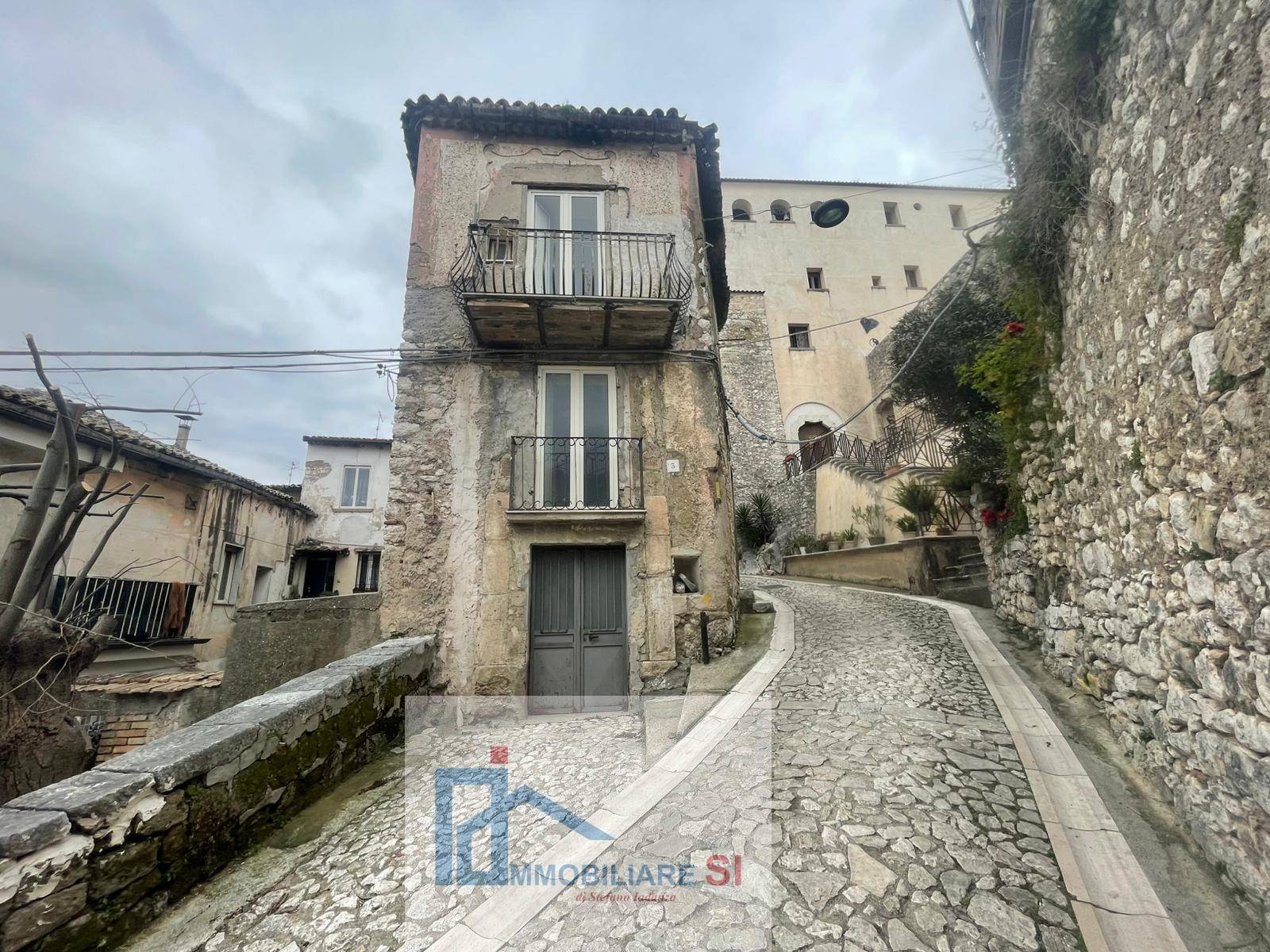 SEMINDIPENDENTE in vendita a Montesarchio