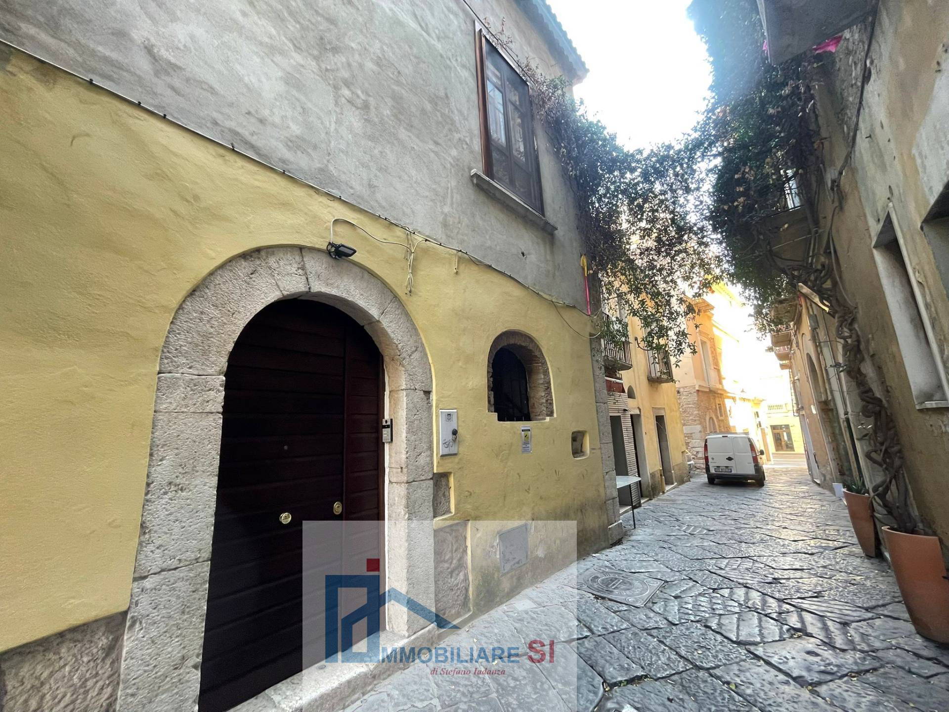 Intero Fabbricato in vendita a Benevento, Centro Storico