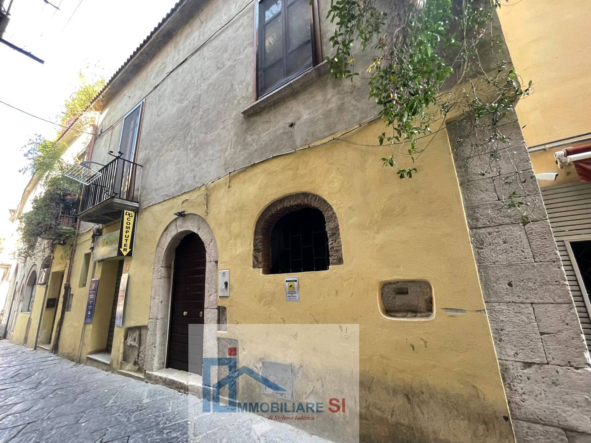 Intero Fabbricato in vendita a Benevento, Centro Storico