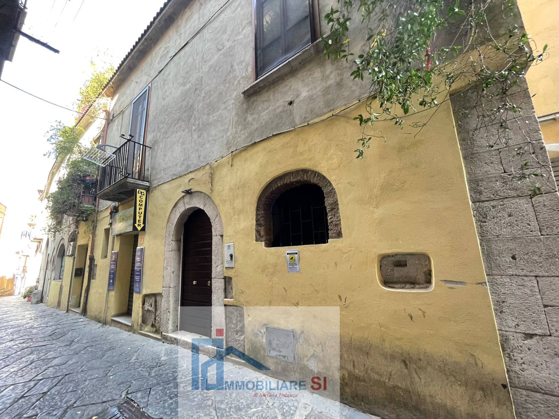 Intero Fabbricato in vendita a Benevento, Centro Storico