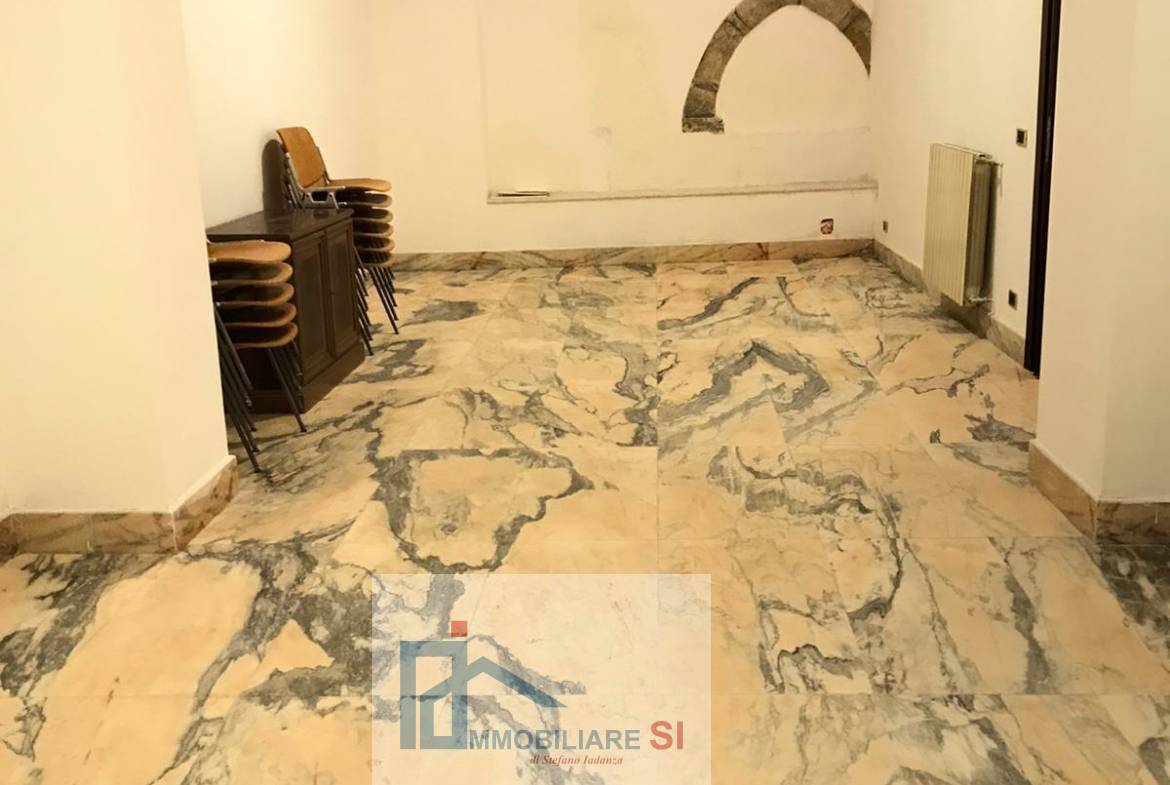 Intero Fabbricato in vendita a Benevento, Centro Storico