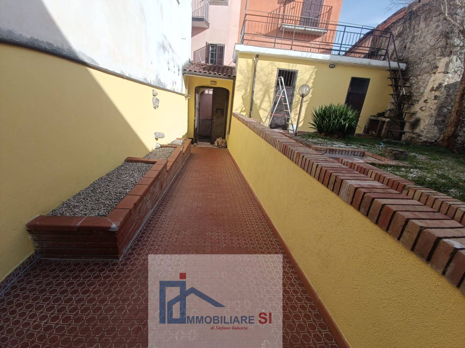 SEMINDIPENDENTE in vendita a Benevento, Centro Storico
