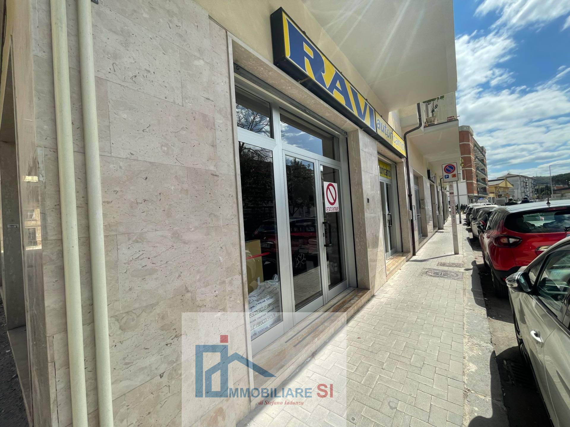 Locale commerciale in vendita a Benevento, Centro