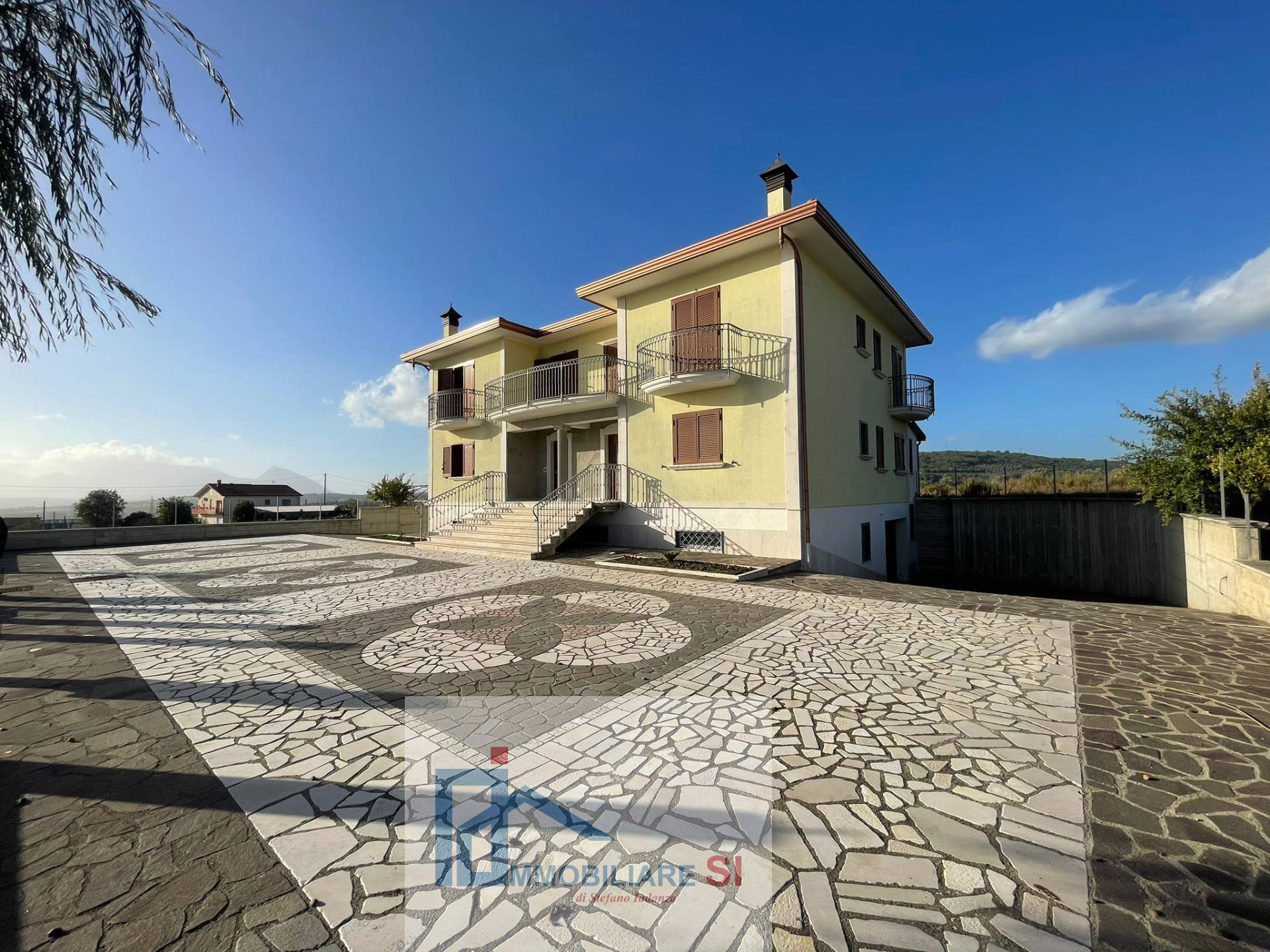 Villa Bifamiliare in vendita a Benevento, Contrade