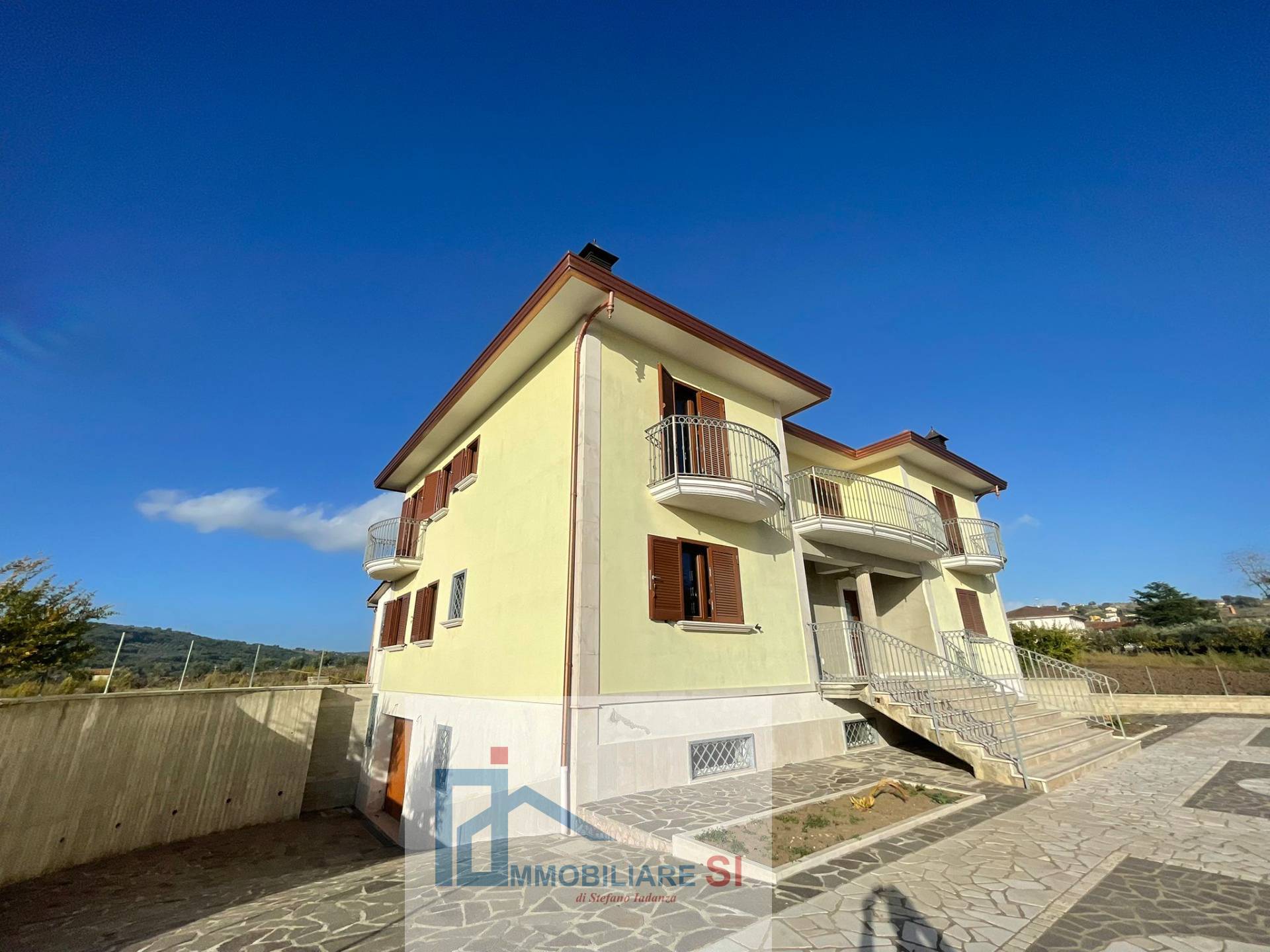 Villa Bifamiliare in vendita a Benevento, Contrade