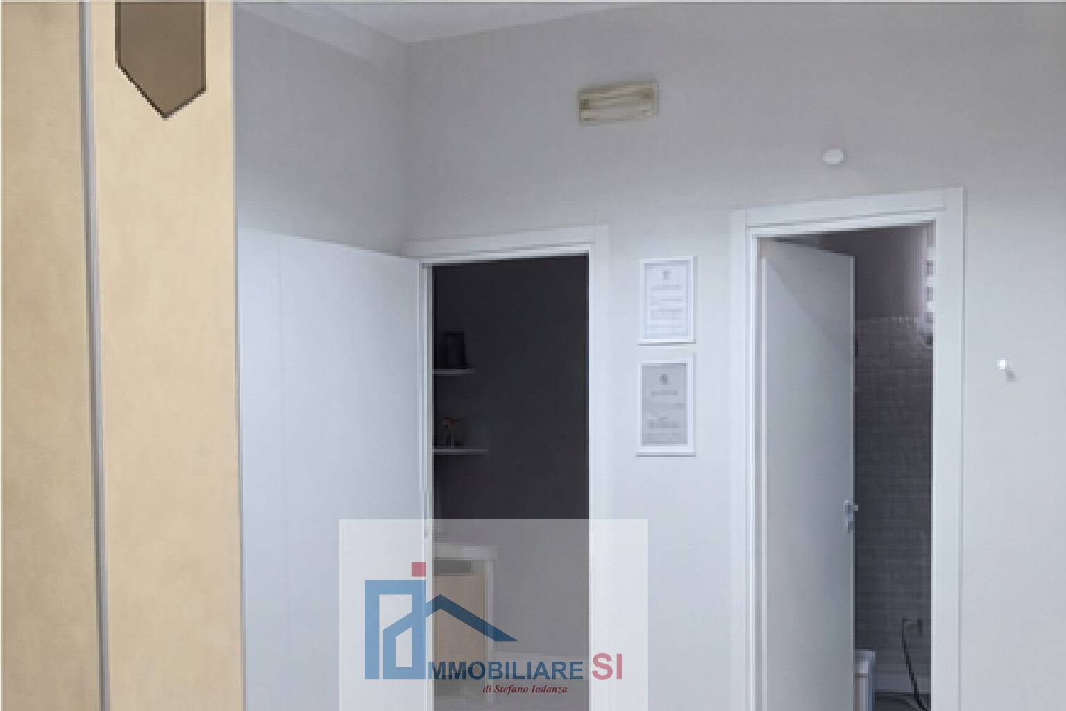 Locale commerciale in affitto a Benevento, Mellusi