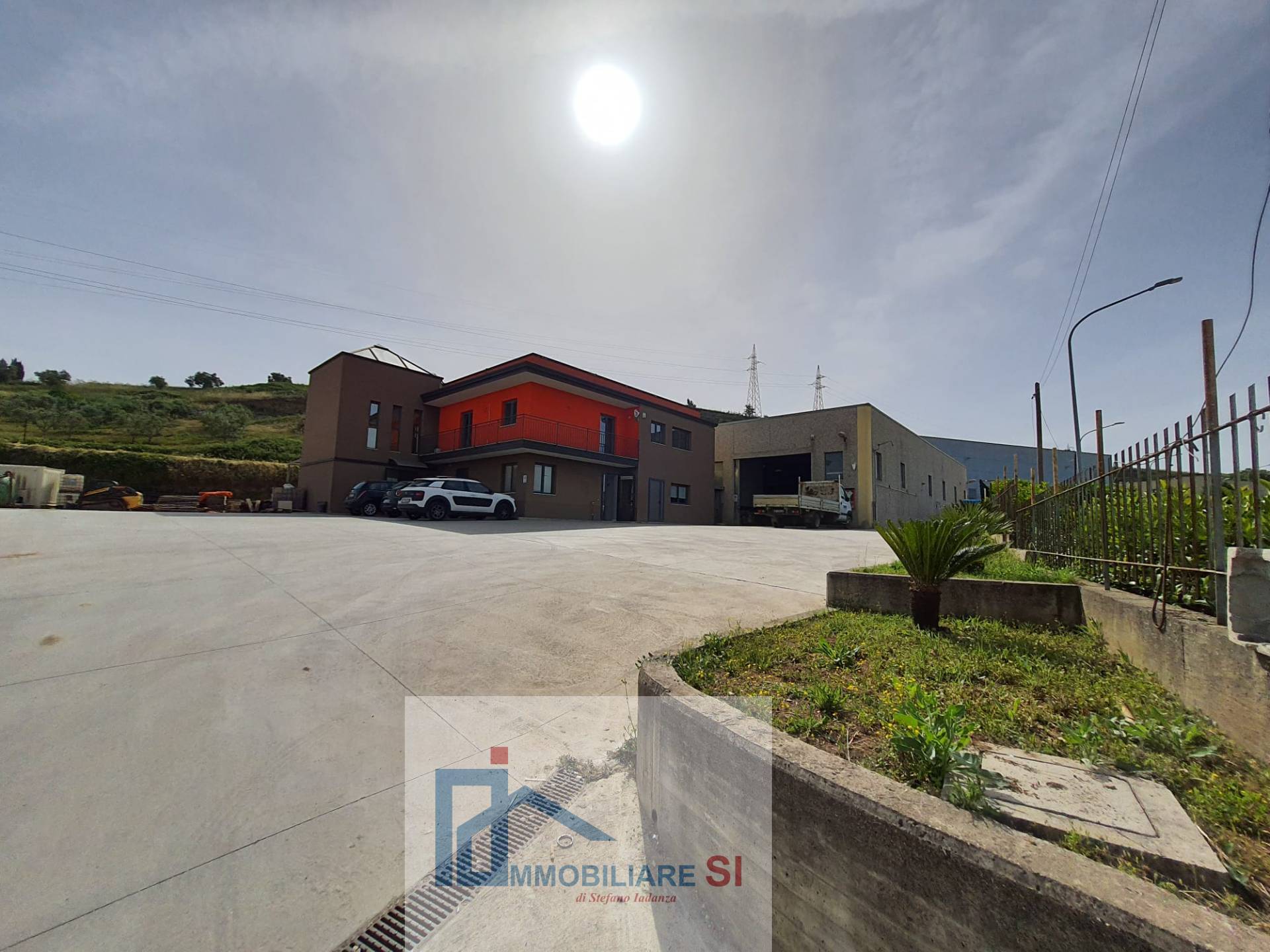 Capannone in vendita a Benevento, Contrade