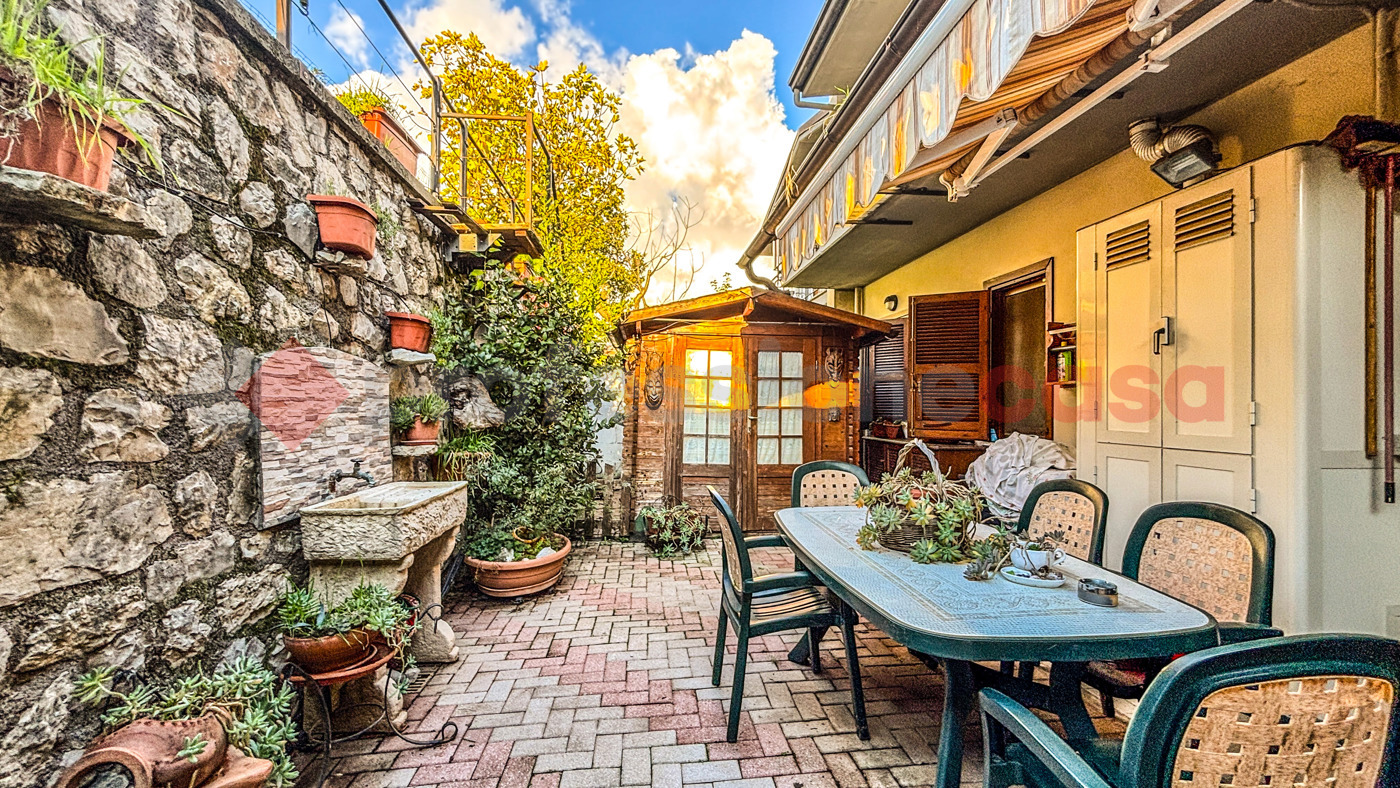 Trilocale in vendita a Torre Cajetani