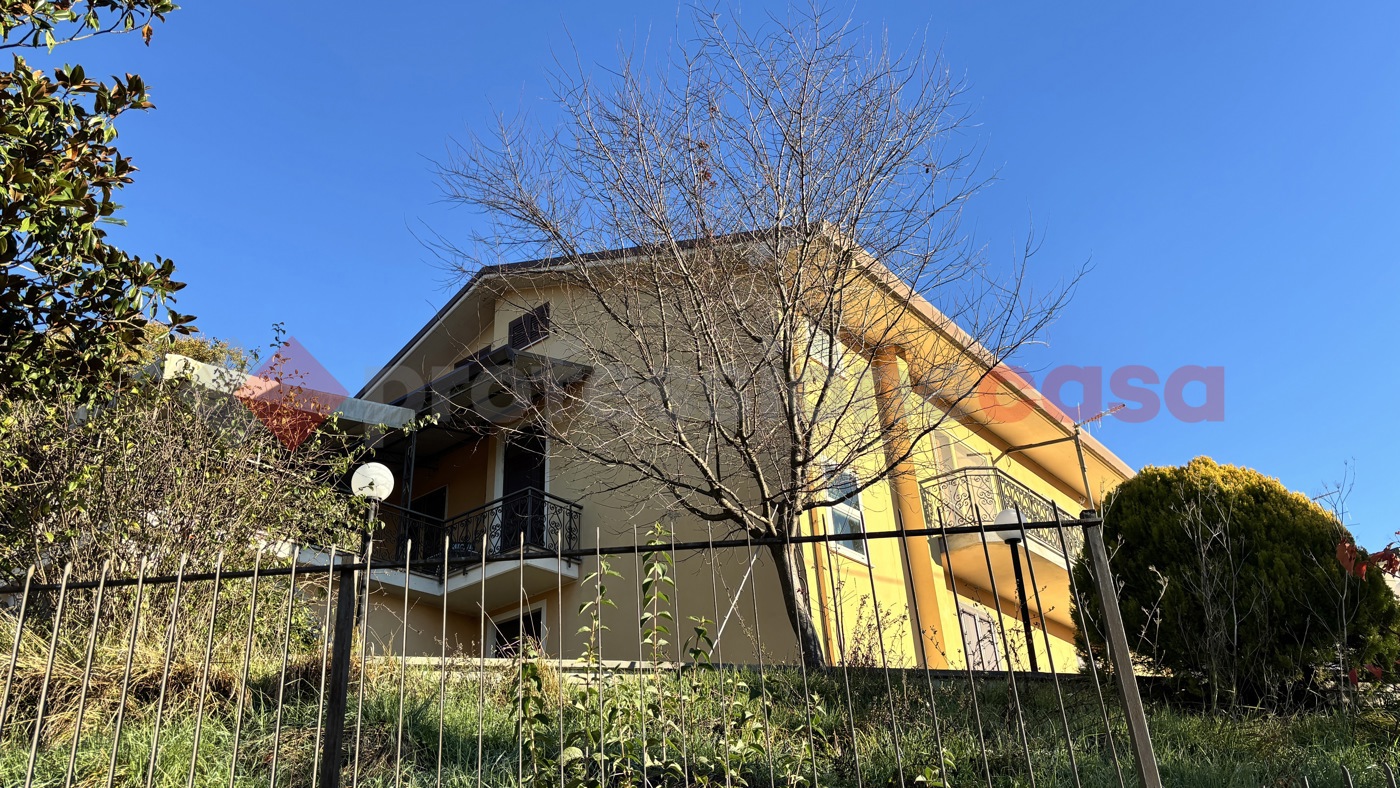 Casa indipendente in vendita a Torre Cajetani