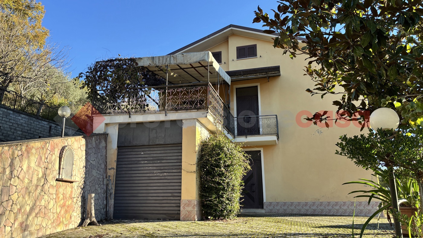 Casa indipendente in vendita a Torre Cajetani