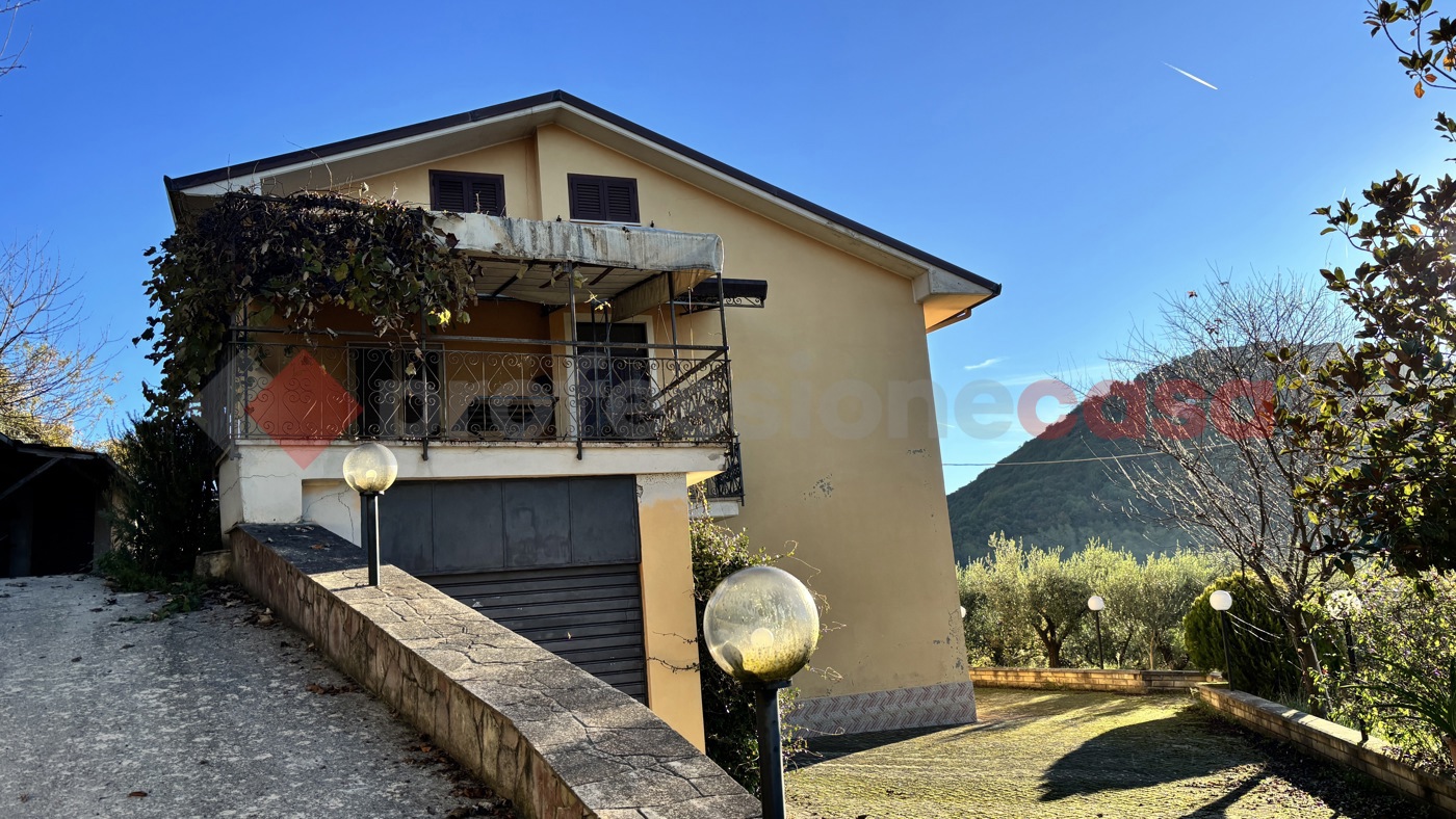 Casa indipendente in vendita a Torre Cajetani