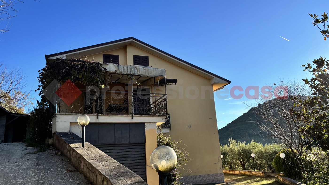Casa indipendente in vendita a Torre Cajetani
