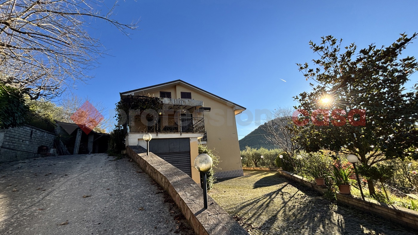 Casa indipendente in vendita a Torre Cajetani