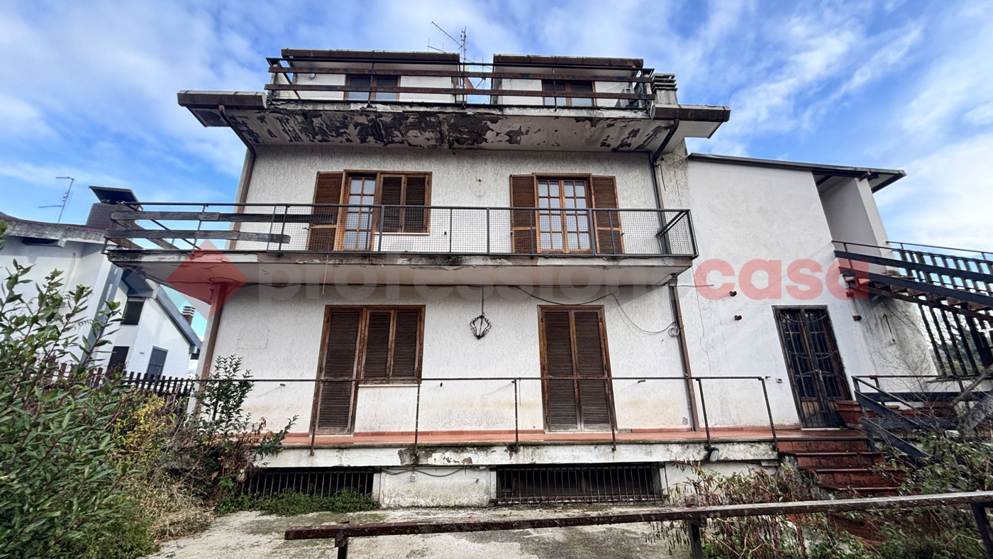 Villa da ristrutturare a Alatri