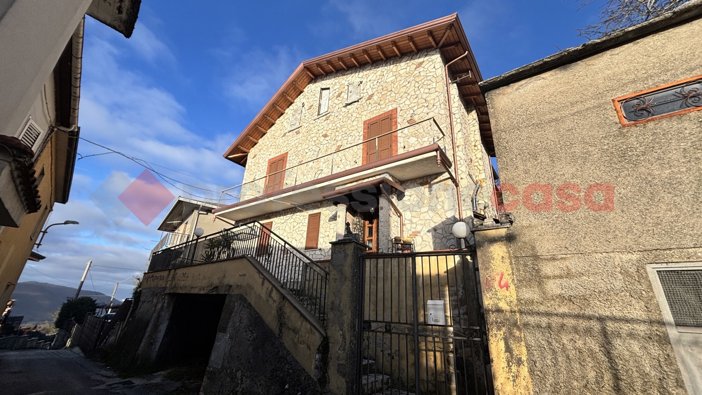 Appartamento con giardino a Torre Cajetani