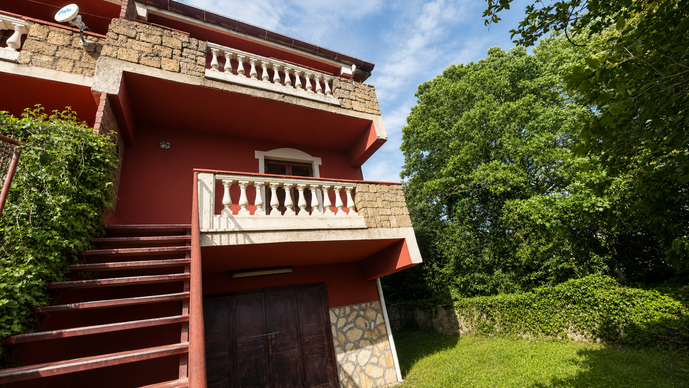 Villa con giardino a Torre Cajetani