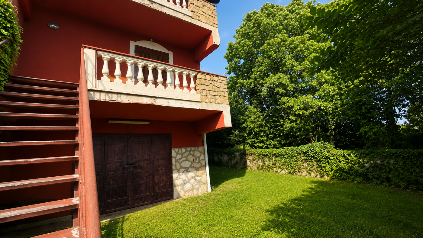 Villa con giardino a Torre Cajetani
