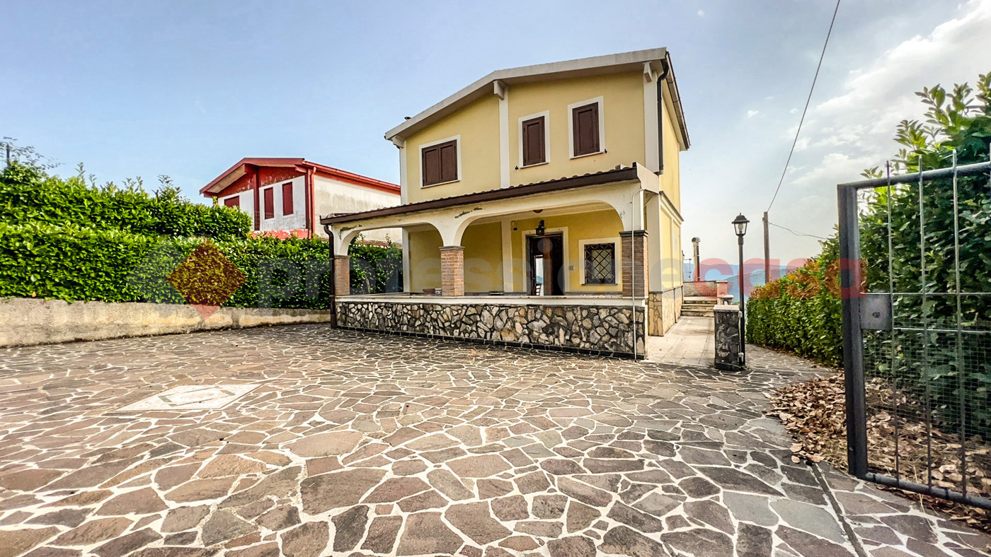 Villa in vendita a Torre Cajetani