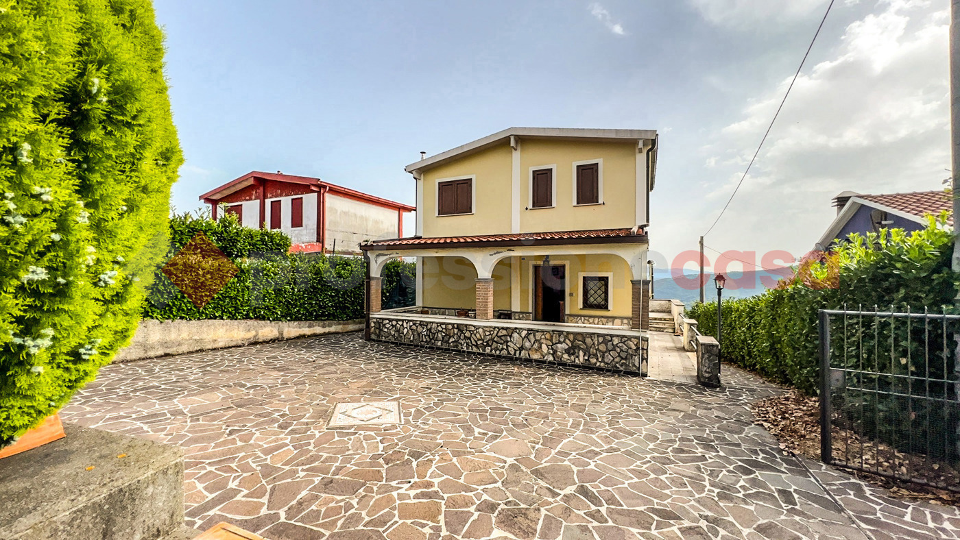 Villa in vendita a Torre Cajetani
