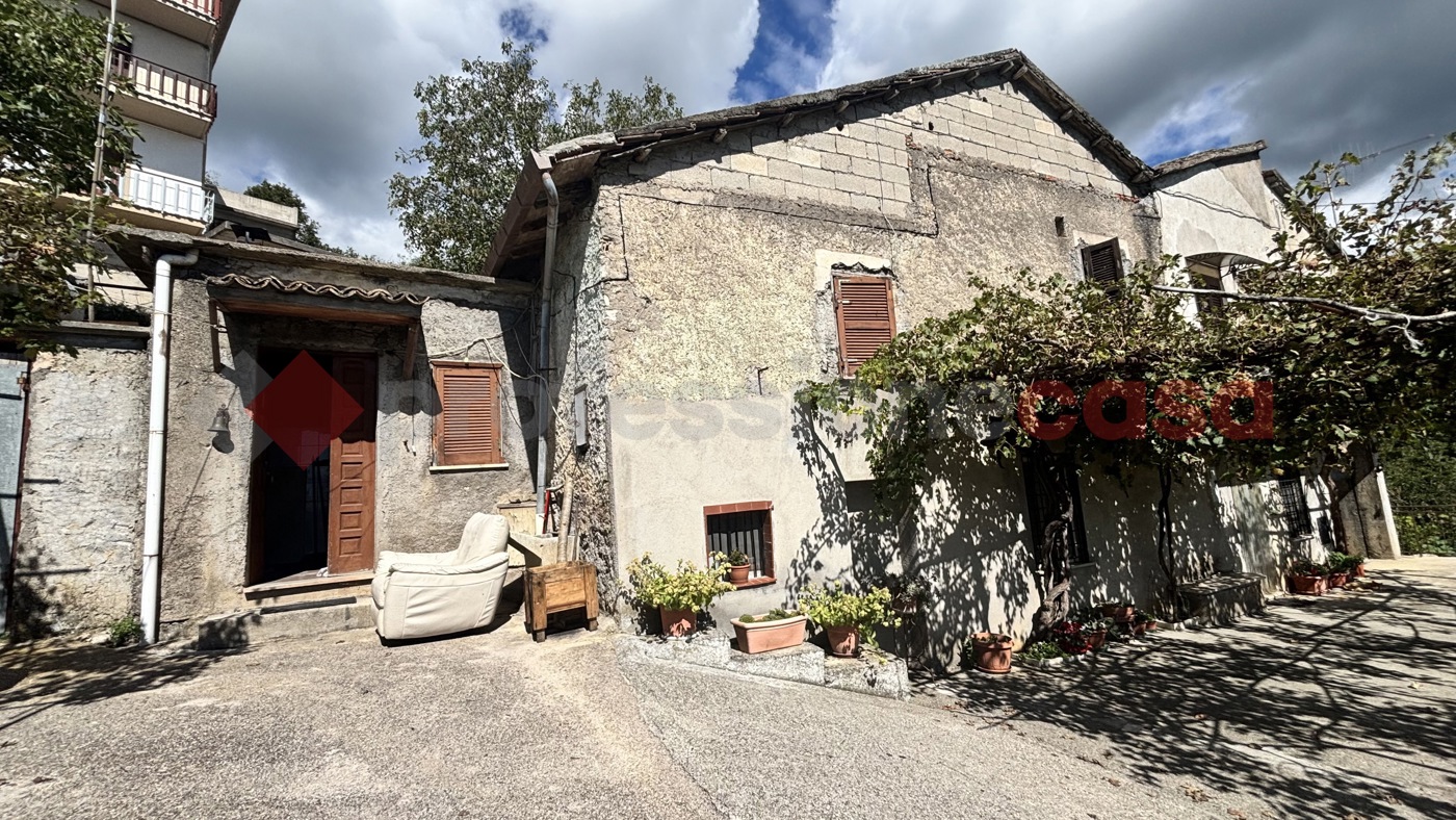 Casa indipendente in vendita a Torre Cajetani