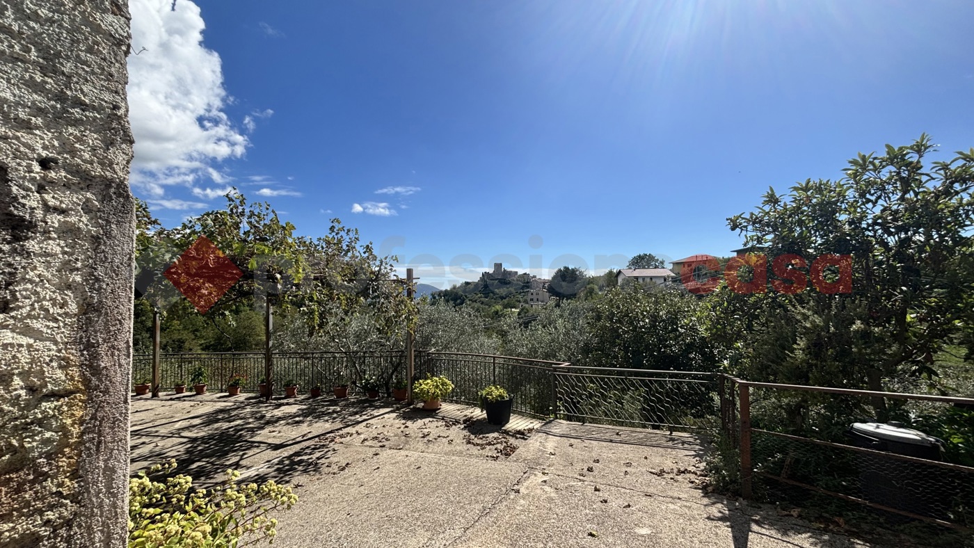 Casa indipendente in vendita a Torre Cajetani